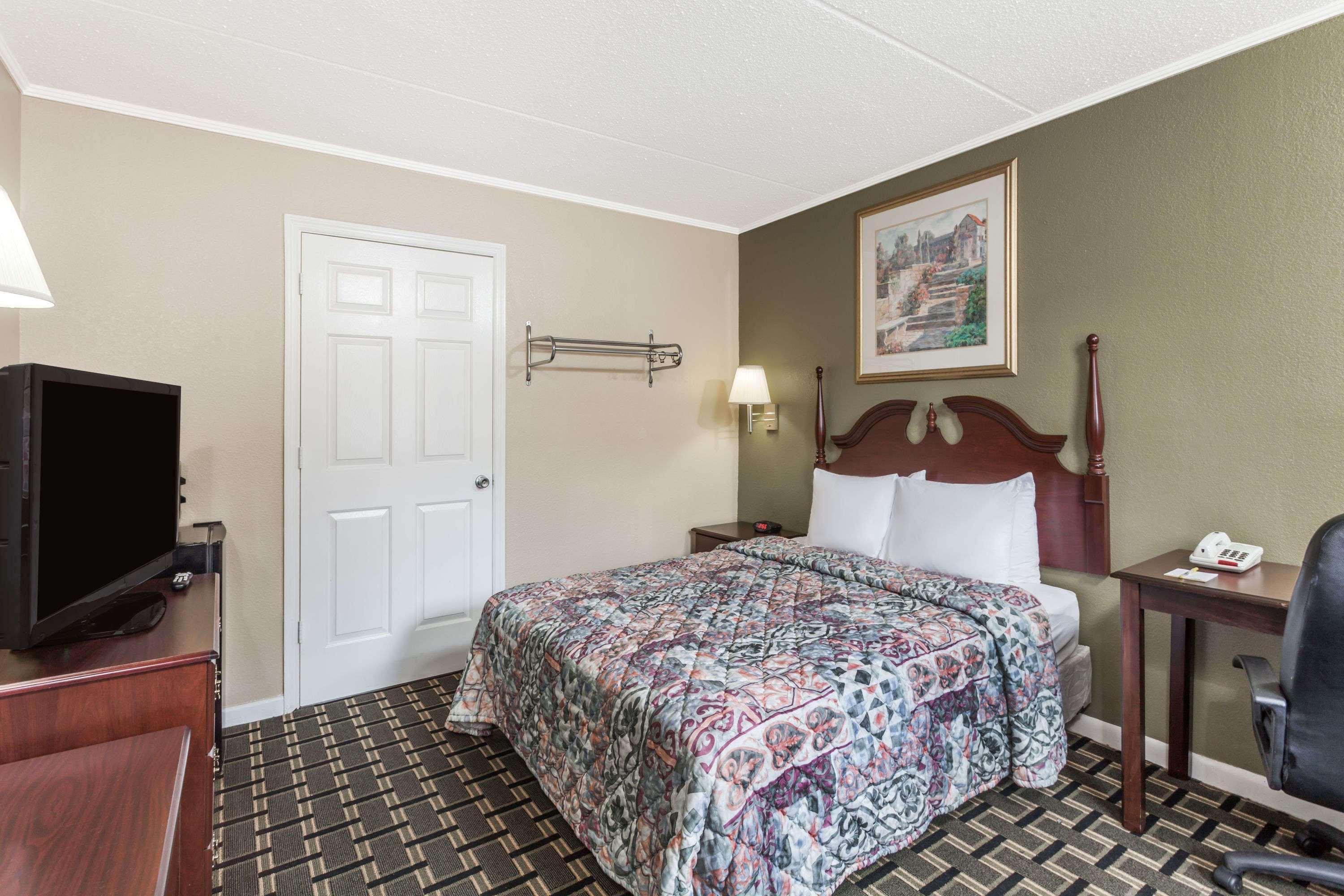 Days Inn By Wyndham Lenoir City Dış mekan fotoğraf