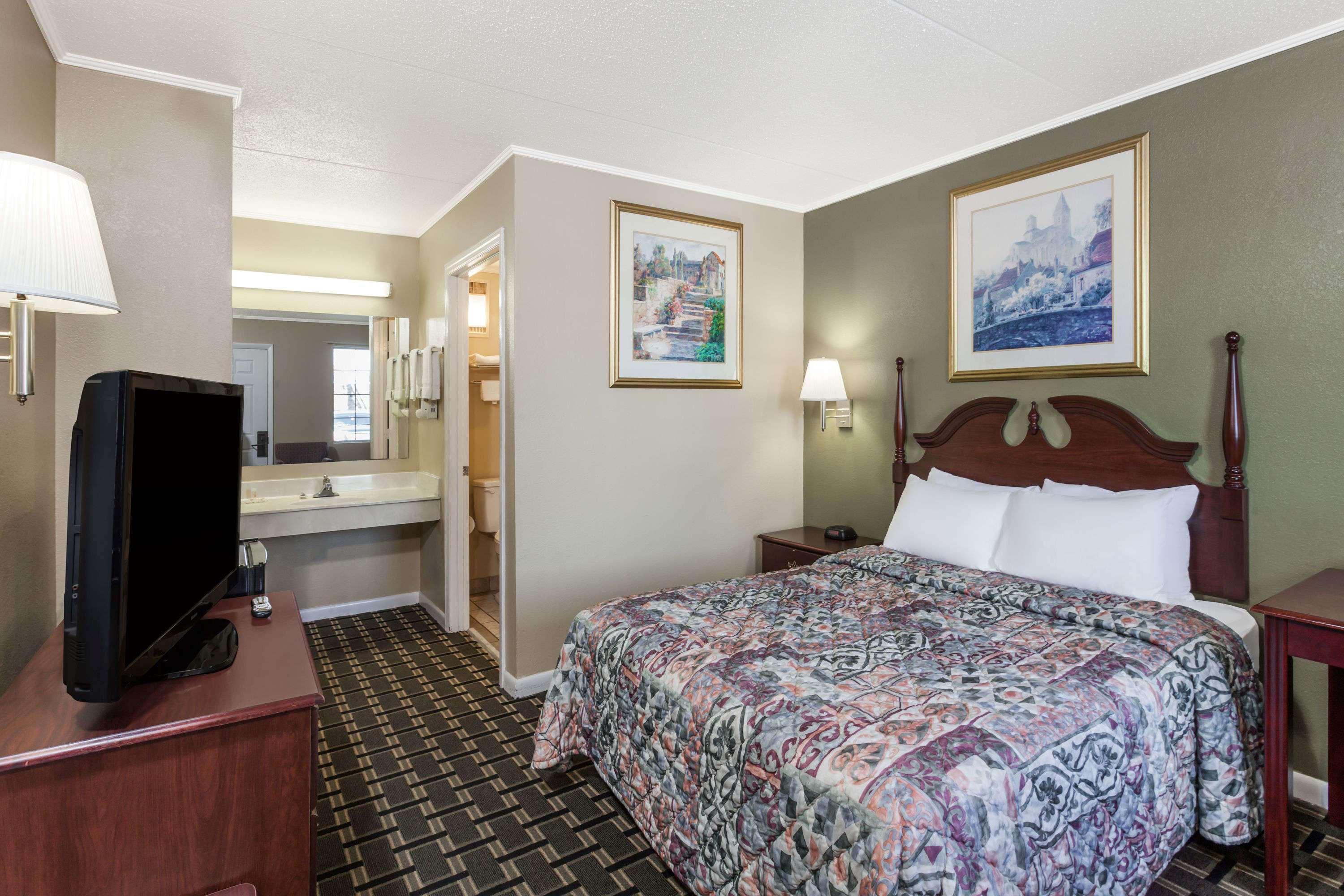 Days Inn By Wyndham Lenoir City Dış mekan fotoğraf