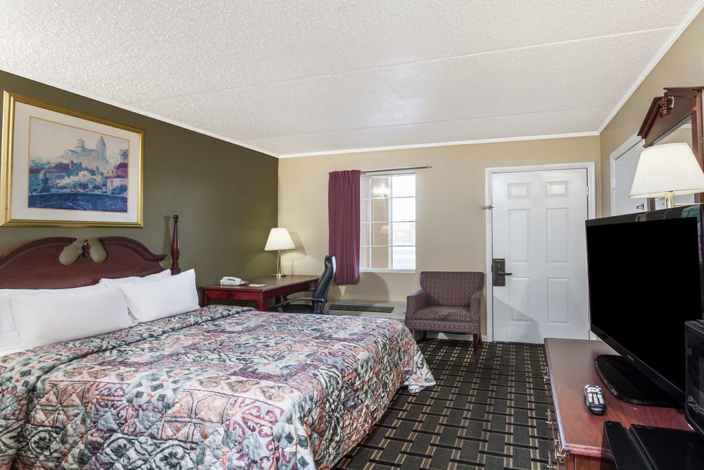 Days Inn By Wyndham Lenoir City Dış mekan fotoğraf